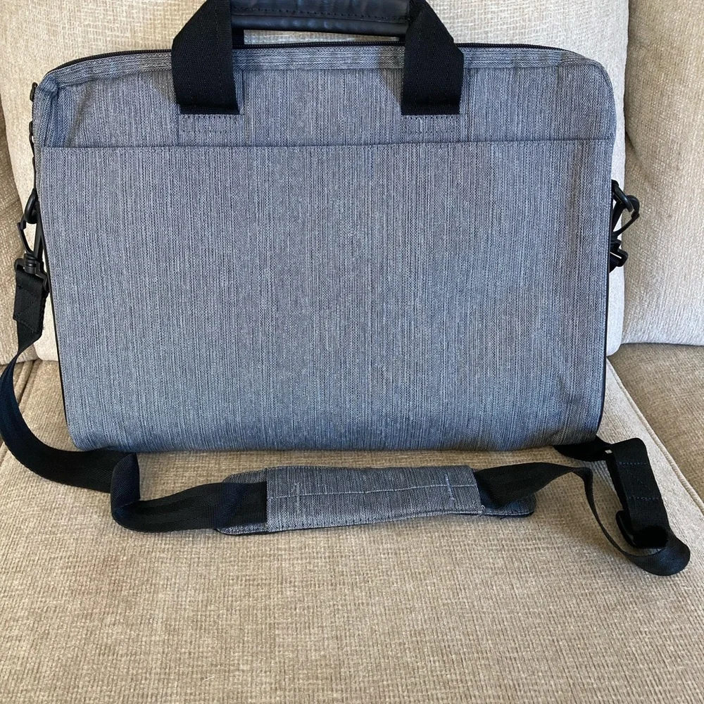 NWOT Targus sleek laptop case -grey color